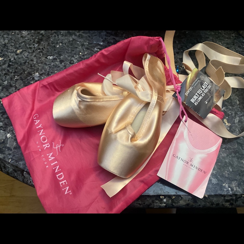 Dance toe shoes size 8 wide Gaynor Minden